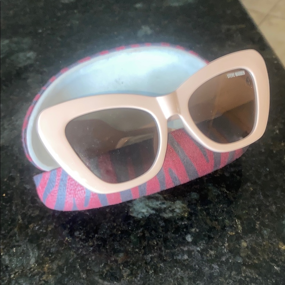 Steve Madden Pink Sunglasses with Case
